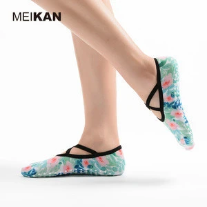 MEIKAN  Seamless Cross Straps Backless No Seams Silicone Sole Pilates Custom Cotton Non Slip Yoga Grip Socks for Women