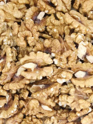 Chinese walnut kernels