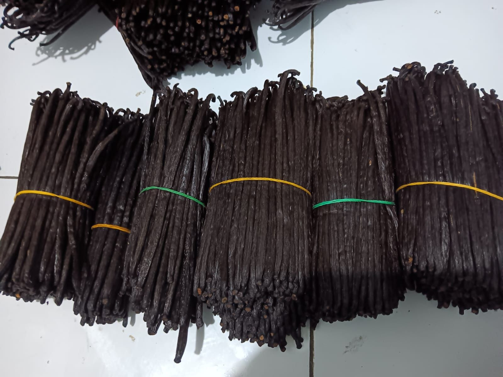 Buy Uganda Vanilla Beans Planifolia from Mission J.A.D.E., USA