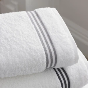 100% Cotton Hotel Bath Towel 70x140cm 550 GSM