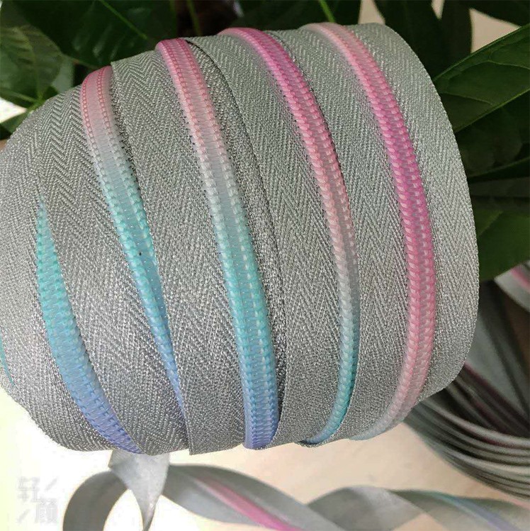 Custom O/E  Multi-Color  Rainbow   resin &amp; plastic zipper tape  for zipper bags