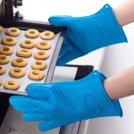 Factory direct sale silicone gloves baking non-slip heat insulation kitchen microwave oven gloves