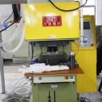 High quality  Vertical making plastic Injection Molding Machine 07