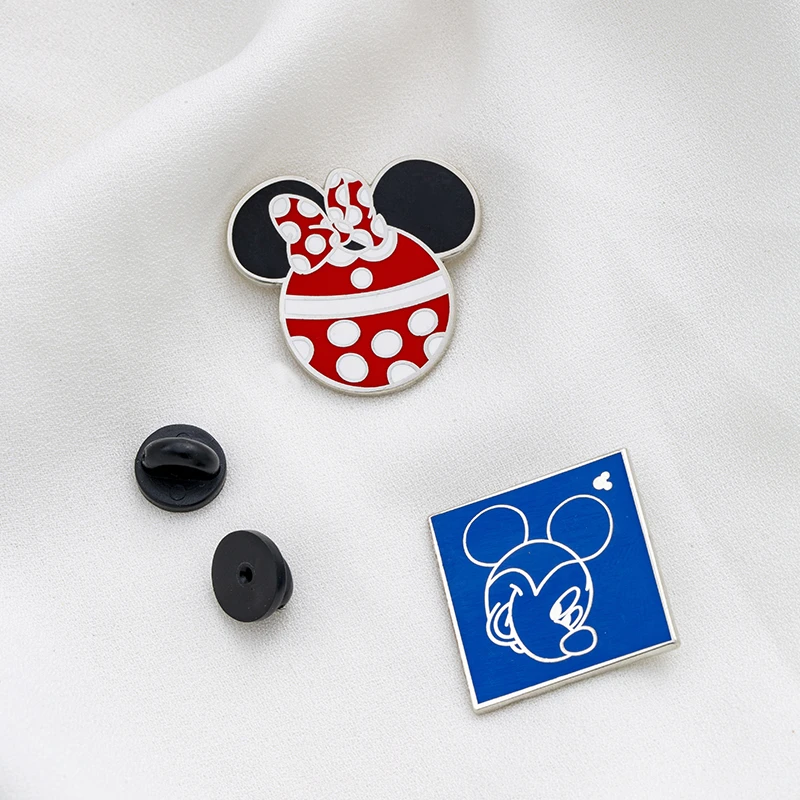 Wholesale Custom Logo Black Metal Pantone Souvenir Gift Butterfly Soft Enamel Cute Factory Lapel Pins