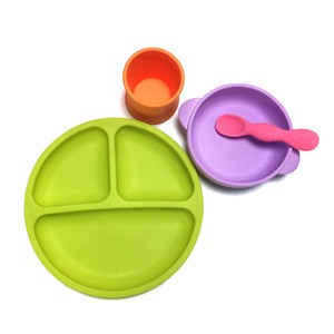 Wholesale silicone baby feeding set feed baby food supplies include baby bib suction bowl spoon and plate
