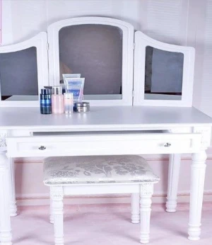 Wooden Makeup Table Dressing
