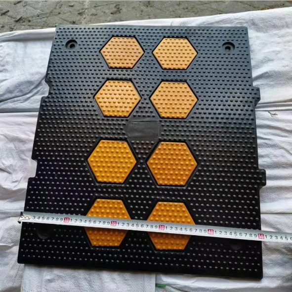 2020 New Design 500*600*50mm Driveway Rubber Speed Bumps for Sale