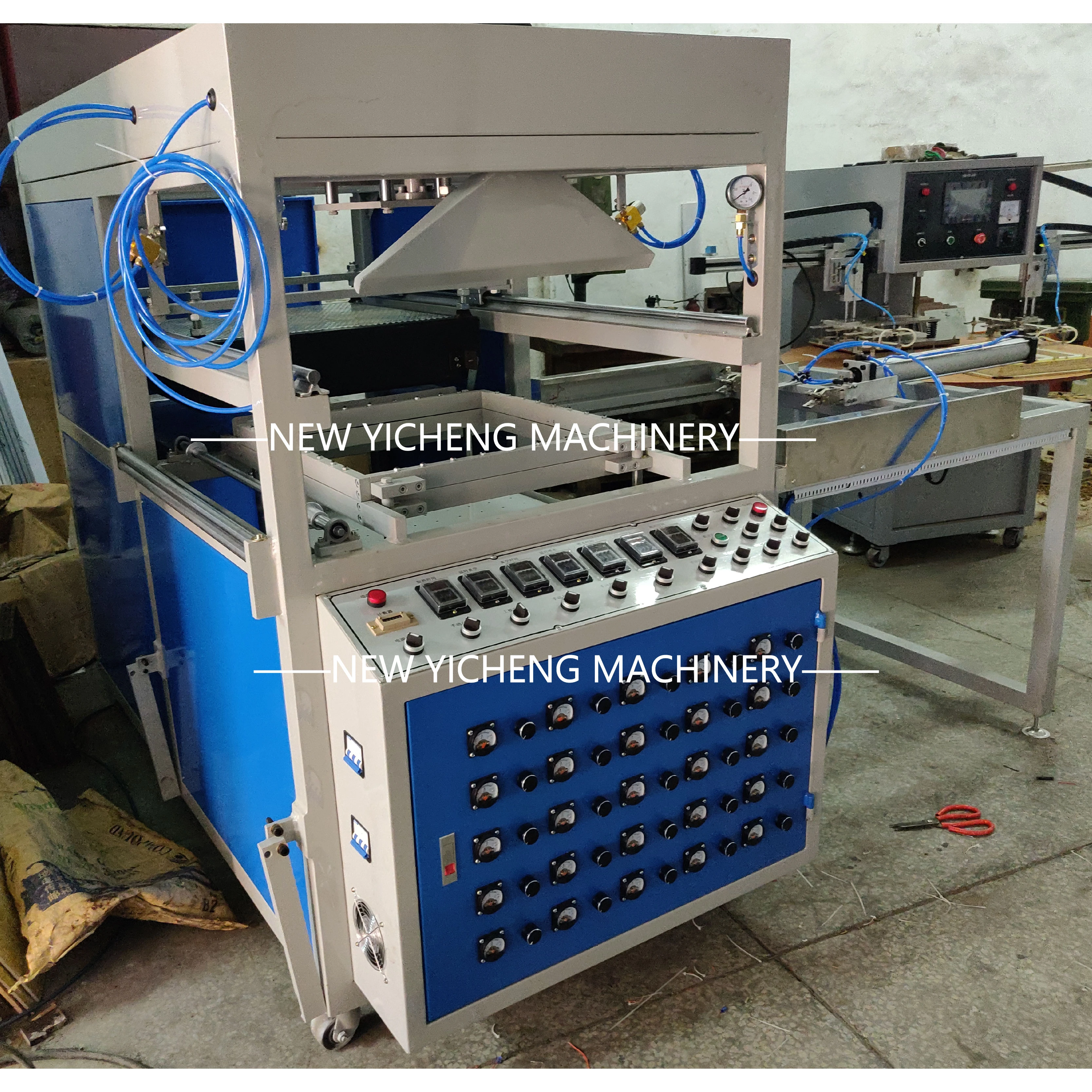 Automatic Plastic gold chocolate tray thermoforming machine