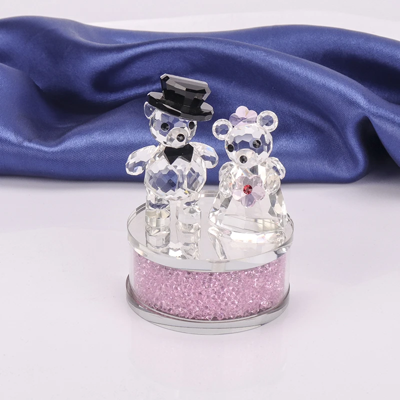 Beautiful wedding gift with figurines as souvenir and promotional gifts crystal glass bear