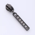 Clothing hardware custom auto lock metal gold zipper puller for handbag with slider