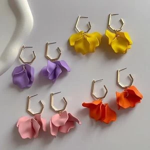 2022 Trend Luxury Design Acrylic Rose Petals Flower Dangle Earrings For Women