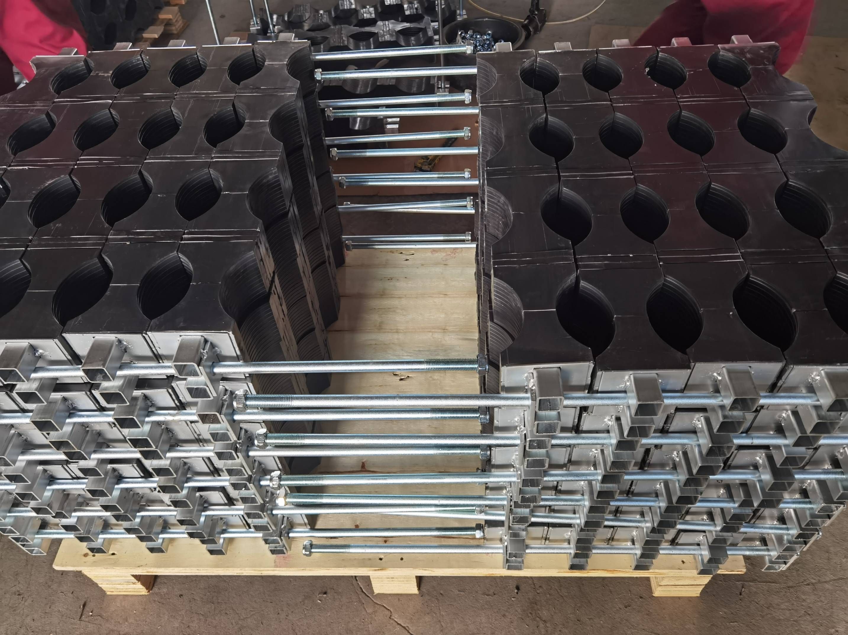 Buy Standard And Non Standard Sizes Packaging Frame For Tubing / Casing ...