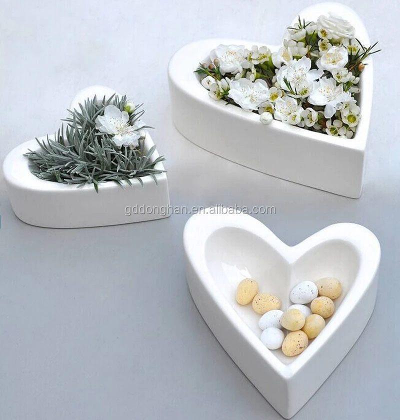 custom porcelain white heart shape mini vase ceramic