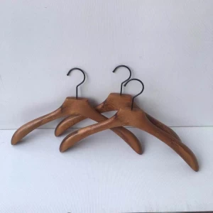 Factory Wholesale Household Items Custom Good Quality Wooden Coat Hangers