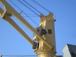 MARINE CRANE ON LIGHTERING PLATFORM