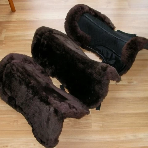 Black 100% sheepskin saddle pad for horse