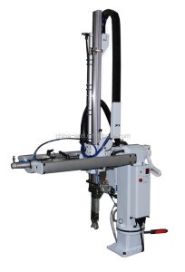 Single arm swing type 750mm stroke injection moulding machine manipulator / injection moulding machine robot