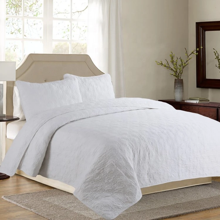 White Color Embroidered Hotel Cotton Quilt