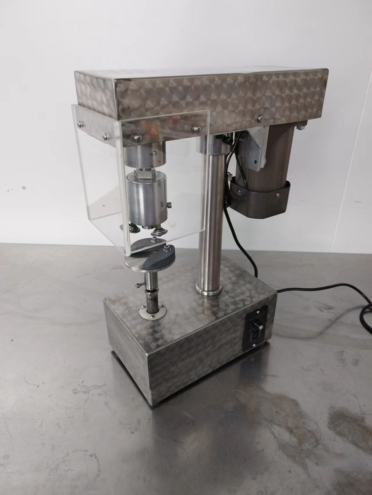 Buy Speed-adjustable Automatic Capping Machine from Hangzhou Zhongzhe ...