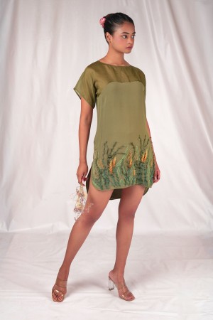 Green dress featuring floral embroidery motifs