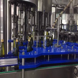 Automatic Alcohol / Glass Bottle Filling Machine / Wine Bottling Equipment