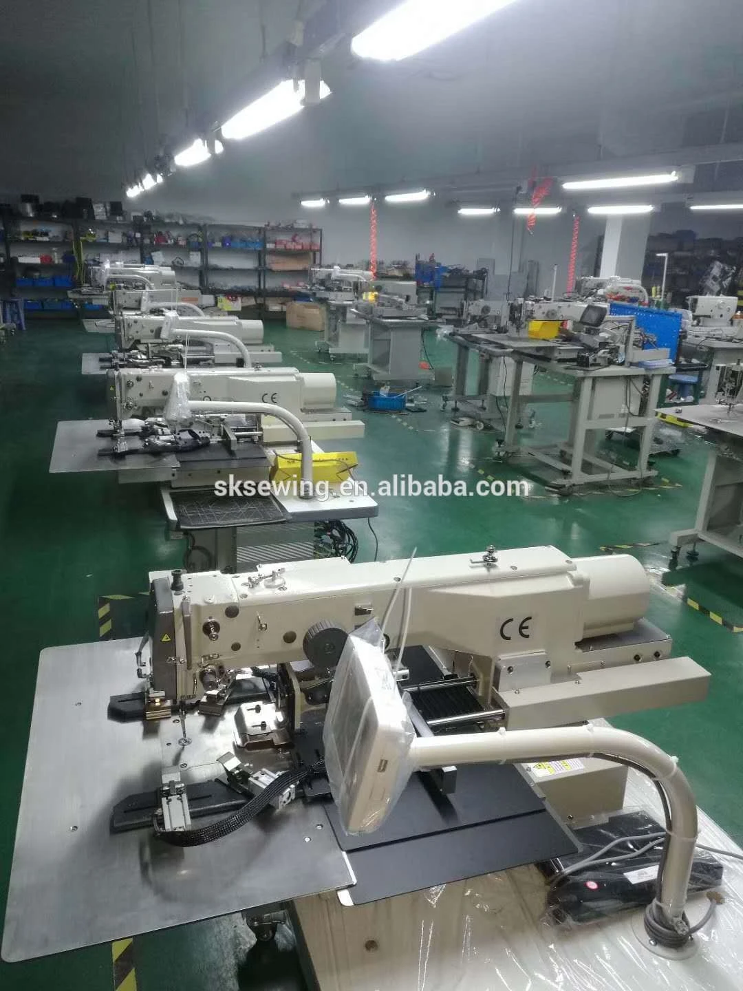 Automatic lock stitch computer pattern industrial sewing machine for garment