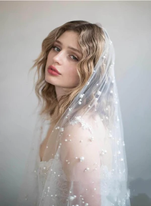 Fashion Design Romantic Brides Wedding Hair Accessories Women Pearl Wedding Veil