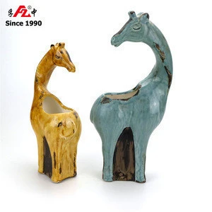 Giraffe shaped antique vase, animal shaped vase for home decoration