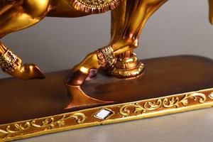 Hot Sale Desktop Decoration Resin Golden Horse Sculpture Polyresin Running Horse Figurine