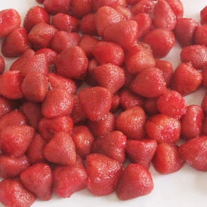 light syrup canned strawberry fruit hot sale China plant manufacturer in glass jar/ tin long shelf life