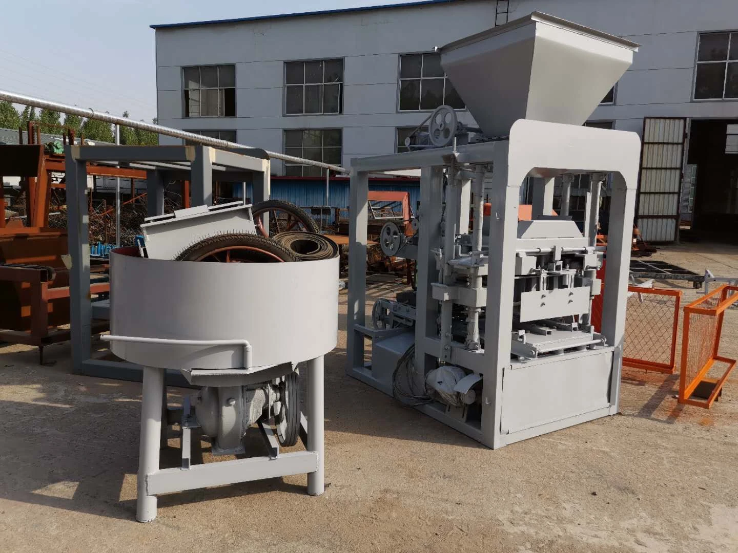 Cement solid brick making machine to make concrete blocks with low capacity