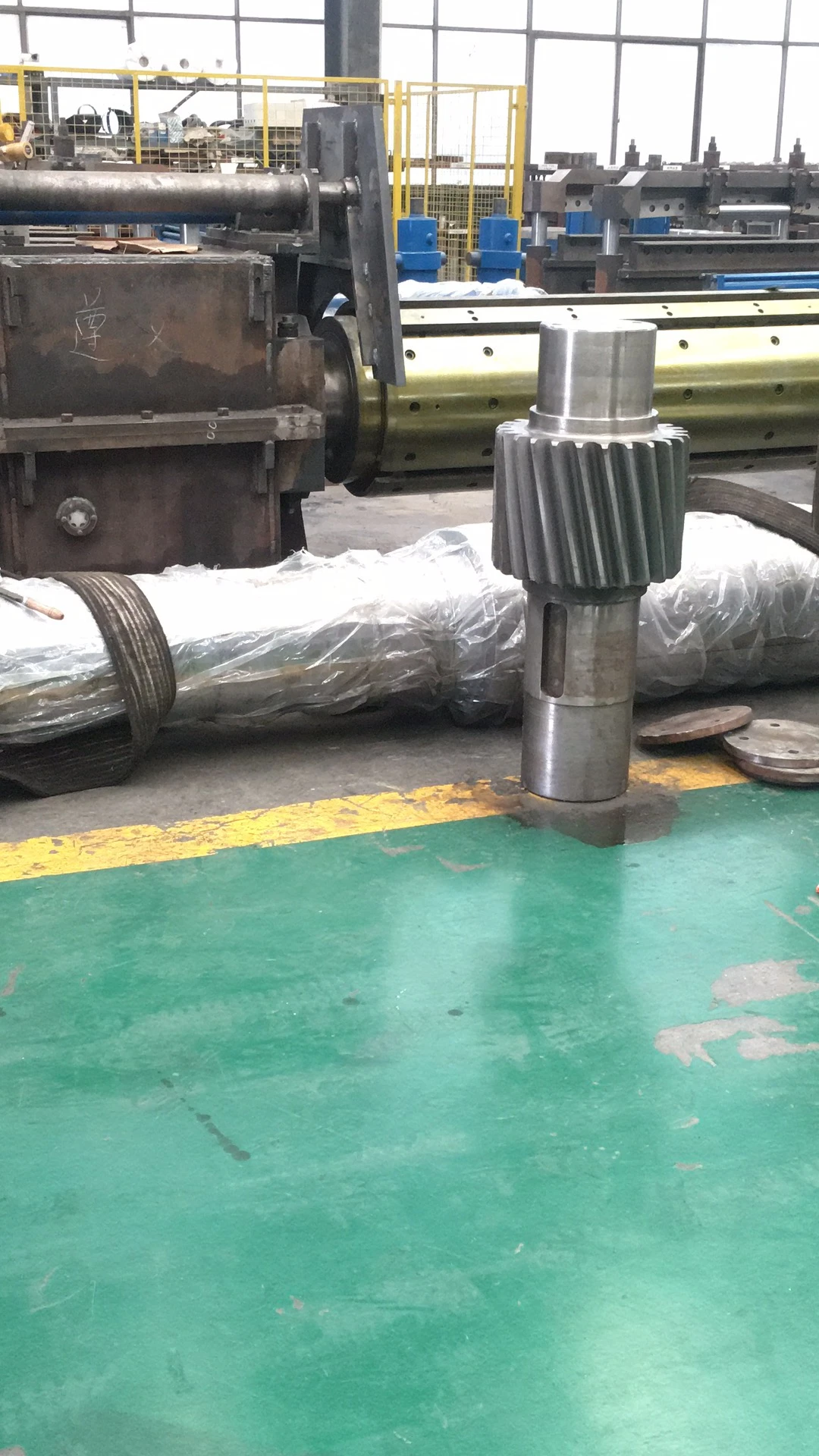China Manufacturer Forged Metal Spur Gear Shaft