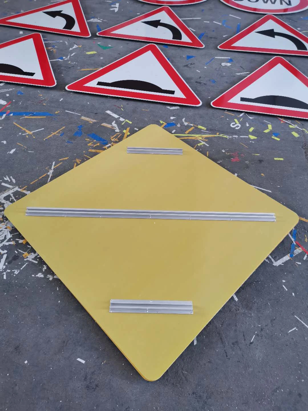 Specializing in the production of epoxy boards, insulation boards, traffic signs