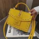 Vintage womens bag 2020 new fashion versatile One Shoulder Messenger Bag lock texture small women bag handbags