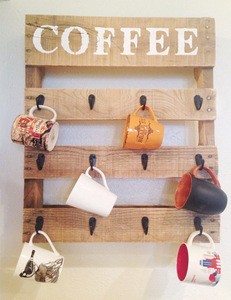 Wall mounted wooden pallet coffee mug holder, rustic mug rack, coffee cup display