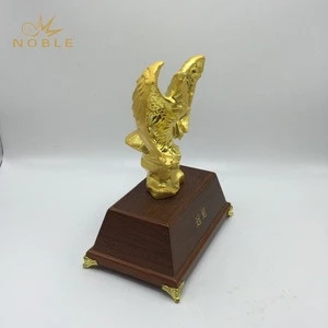 Wholesale Gold Bronze Color Metal Decoration Eagle Sculpture