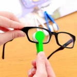 Wholesale Multifunctional Portable Glasses Cleaning Clip Mini Spectacles Wiping Tools Microfiber Glasses Cleaner Brushes