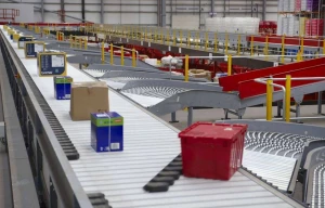 Small logistics warehouse sorting and conveying system