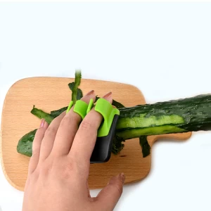 Amazon Convenience Smart Plastic Stainless Steel Double Finger Palm Peeler Fruit Vegetable Peeler Knife