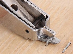 Heavy Duty Upholstery Handle Staple Remover