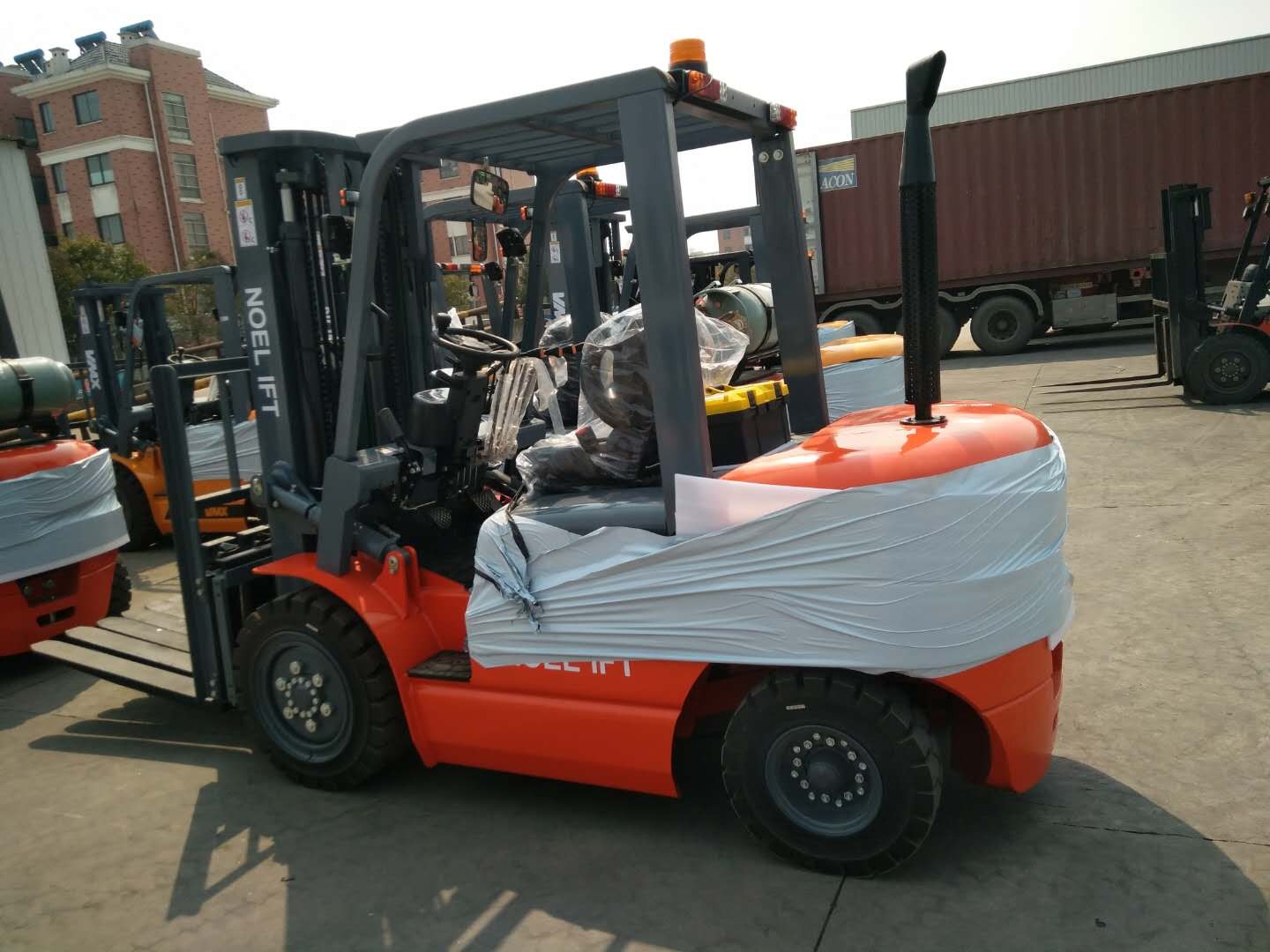 Hot sale 3 ton diesel forklift truck high quality with engine made in China