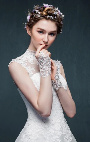 Hot Sale High Quality Write Fingerless Short Lace Openwork Diamond Bridal Wedding Gloves