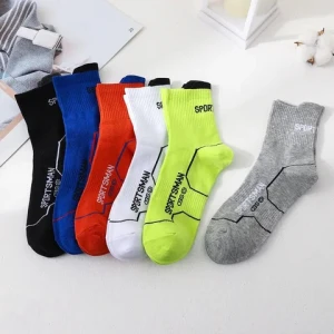 New Mens Mid-Calf Sports Socks Anti-Odor Cotton Crew for Running Cycling Fitness Basketball Solid Pattern Knitted Techniques