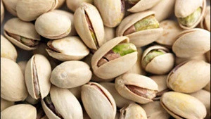 Raw pistachio nuts