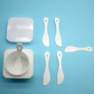 Ready to Ship Cosmetic beauty packaging tool PP plastic accessories cream spoon clamp plastic bottle