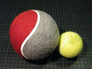 Tennis Ball Fluorescent Green Color Made of Natural Rubber &amp; Felt Surface Pack of 2 Balls For Tennis Game