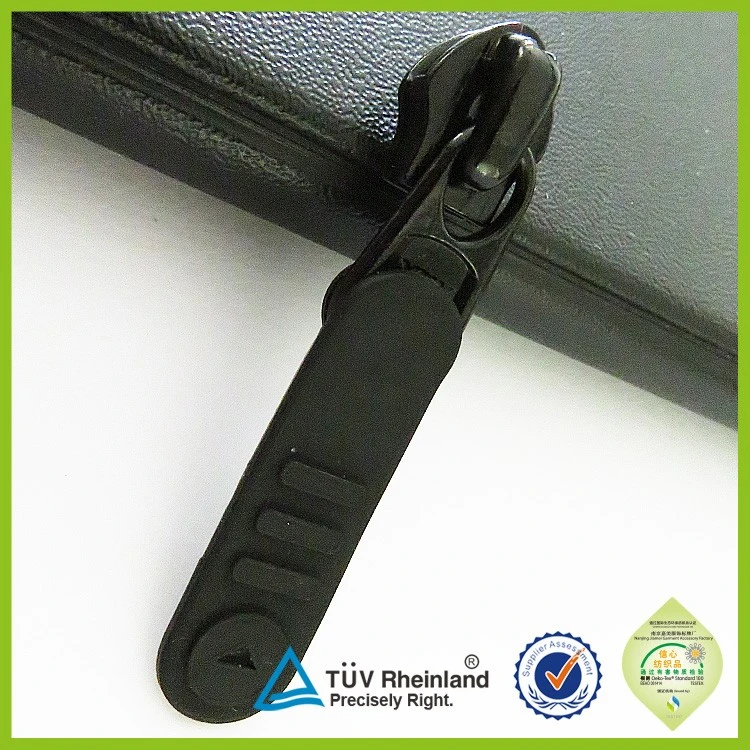 Wholesale rubber zipper custom decorative zipper pulls