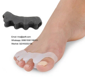 Best selling soft nail art silicone pedicure flexible finger toe separator