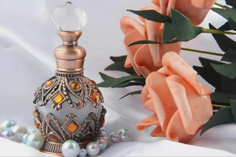 Custom  Middle East Style Perfume Jar Crystal Perfume Bottle Fancy Mini Crystal Glass Perfume Bottle Container