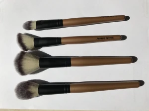 Makeup Brush Angled Blush Brush with Wooden Handle and Goat Hair